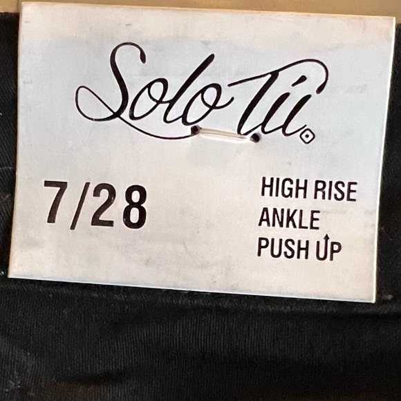 NWT Solo Til black high rise ankle push up jeans. Juniors size 7. Skinny jeans. - Picture 8 of 8
